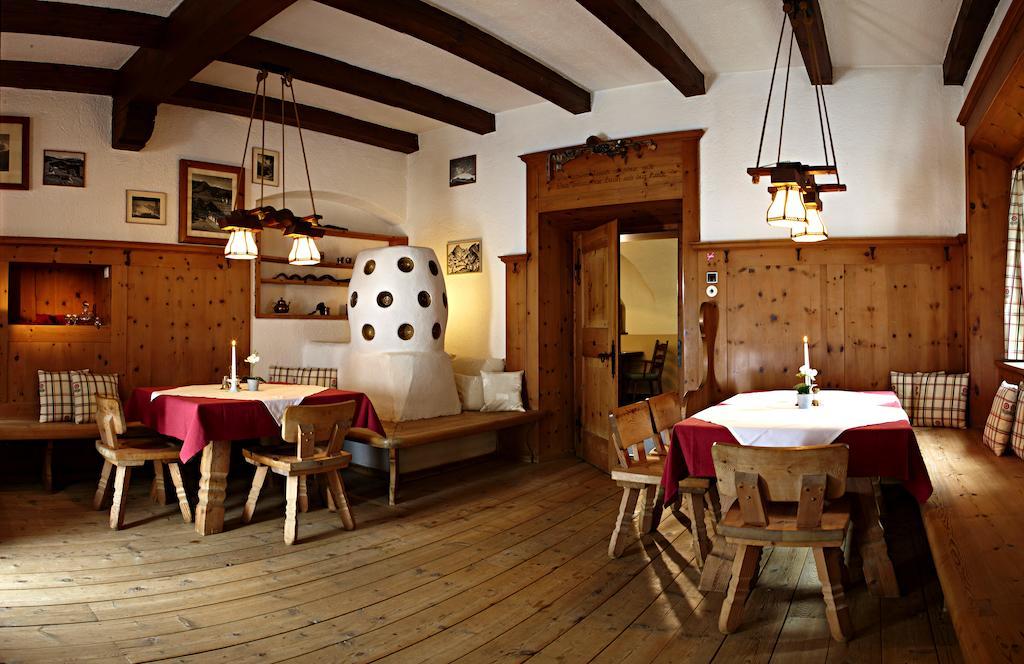 Alpenhotel Oetz Exteriör bild